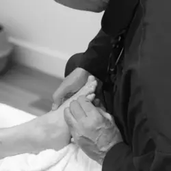 Bon Cadeau Massage TuiNa des pieds – Les pieds sur Terre